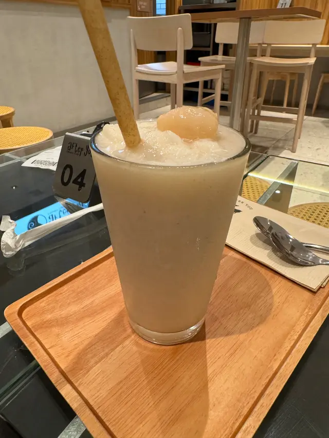 ❄️口感同芒果糯米飯沙冰不同，有冰冰嘅顆粒感，荔枝味濃郁而且十分清甜。