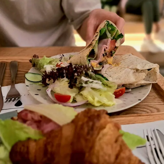 Chicken & Grilled Mushrooms Tortilla Wrap