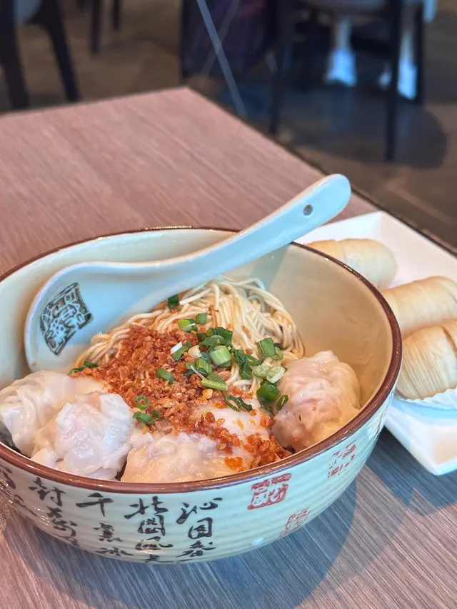 紅油鮮蝦豬肉炒手拌面