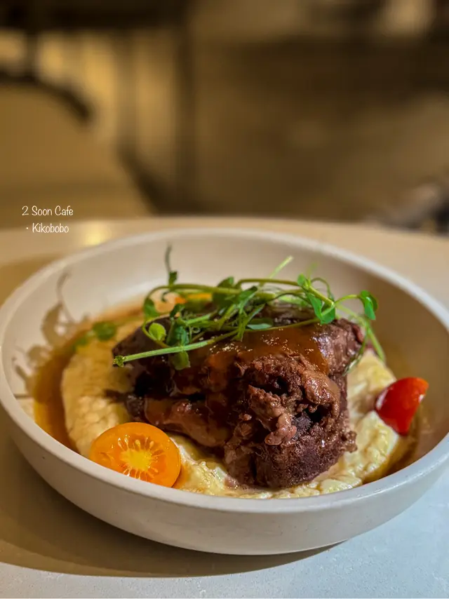 紅酒燴牛臉頰伴忌廉薯蓉