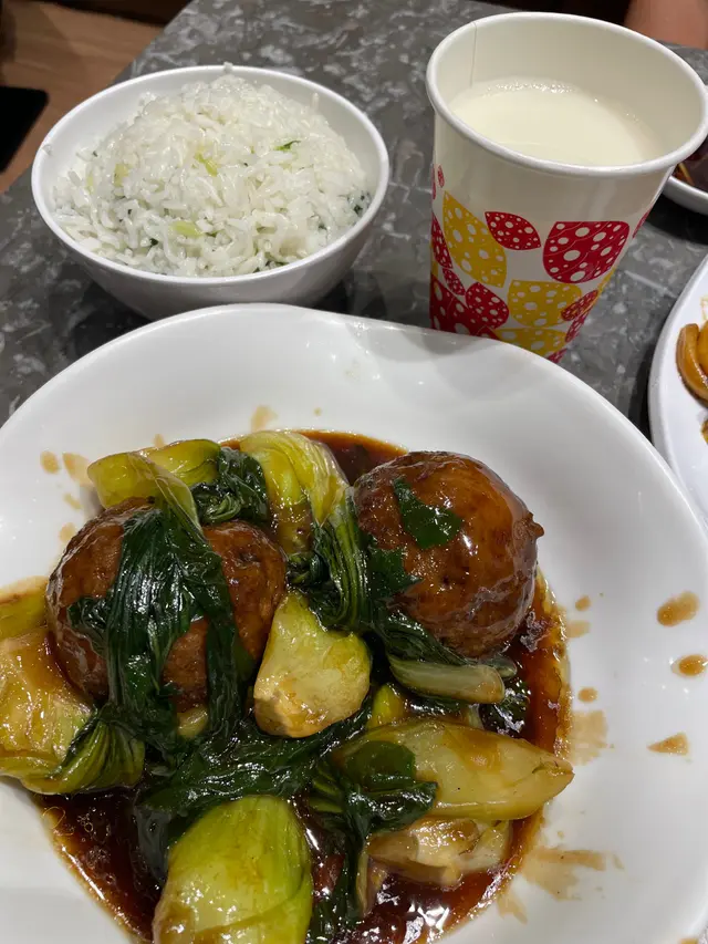 紅燒獅子頭客飯