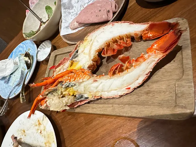 等到廚房都收爐都未上枱嘅龍蝦，要問佢哋先話係漏咗上餐嘅冷盤龍蝦