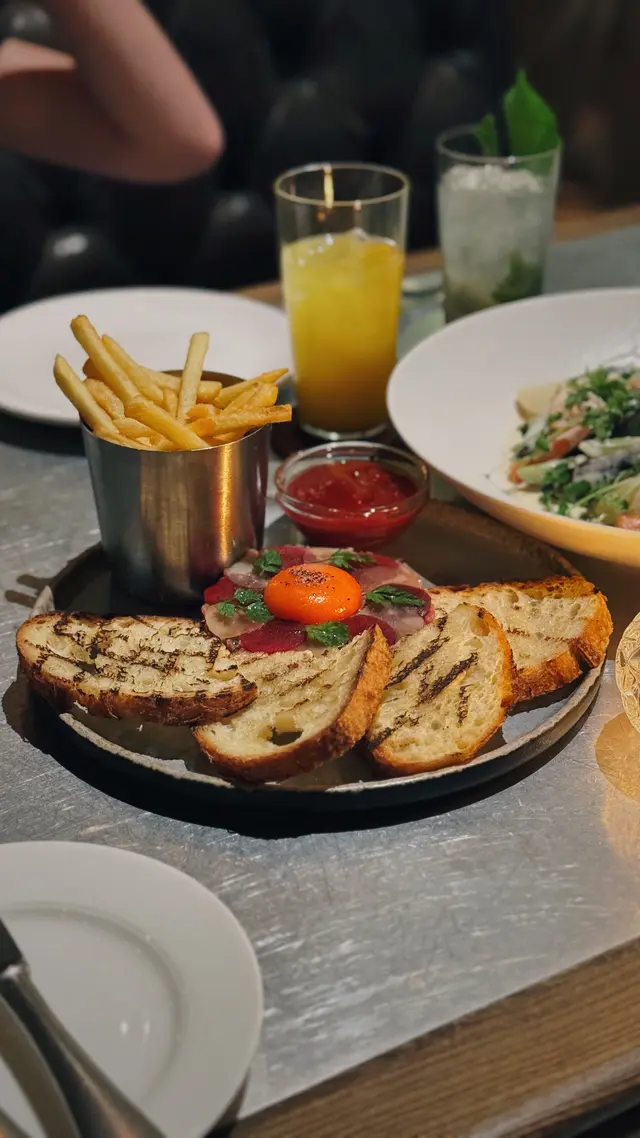 Beef Steak Tartare with Fries 
