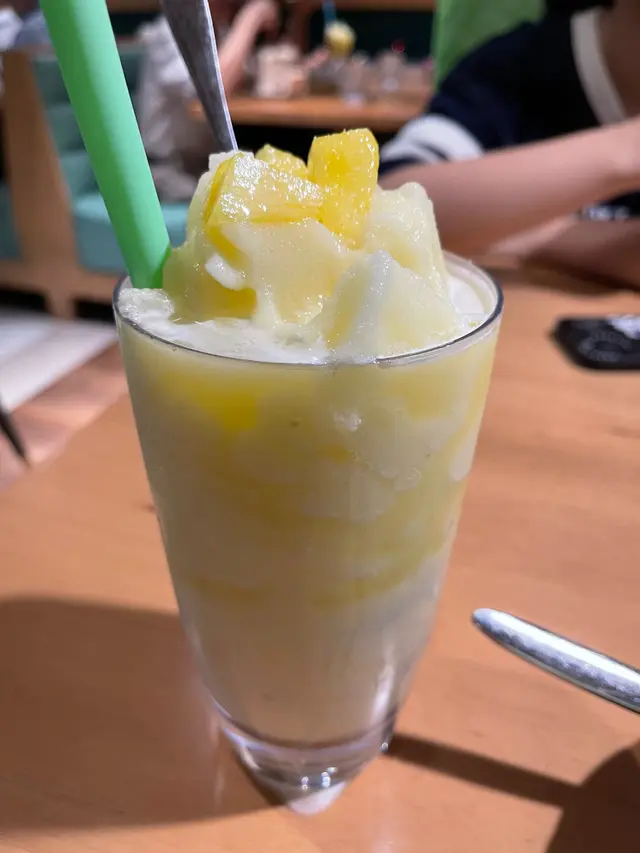 沙冰用新鮮菠蘿鮮榨值得推介👍