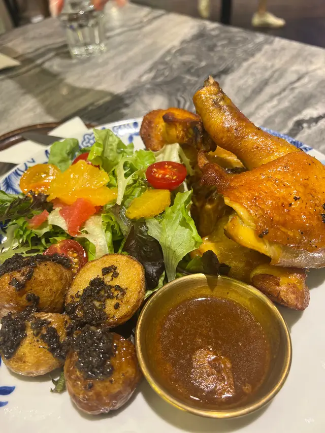 香燒三黃雞 (半隻)黑松露燒薯角