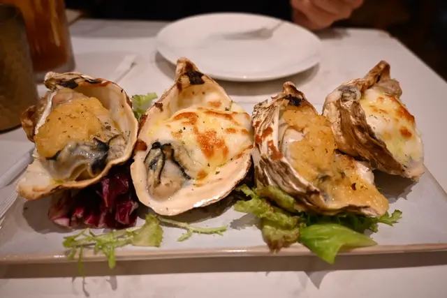 蒜蓉 /芝士焗生蠔(4隻)