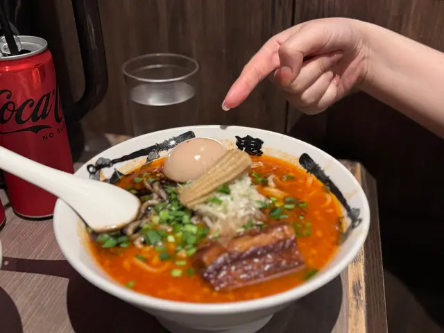 味玉辣麻味噌拉麵