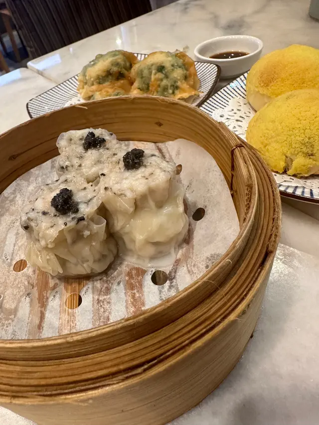 鵪鶉蛋松露燒賣