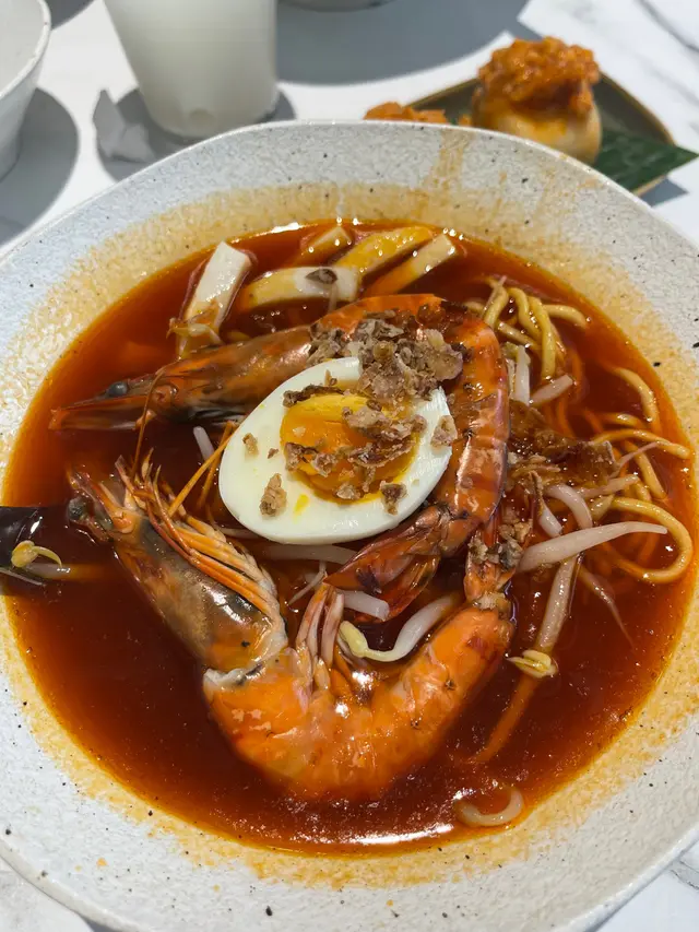 見到紅色既唔係湯,係油,半碗咁厚既油