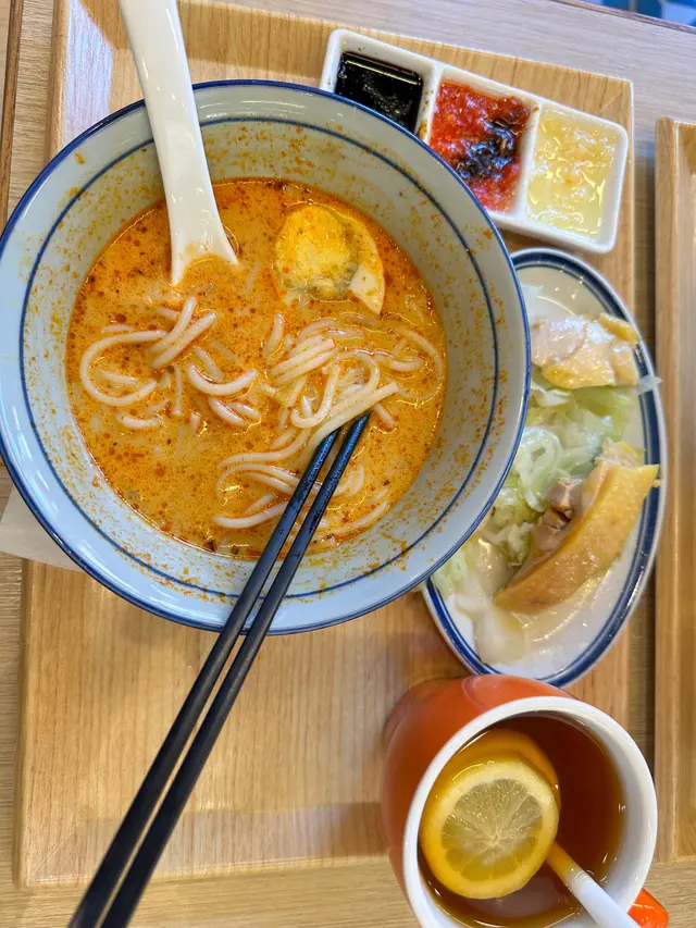 海南雞喇沙….實在不能吃完