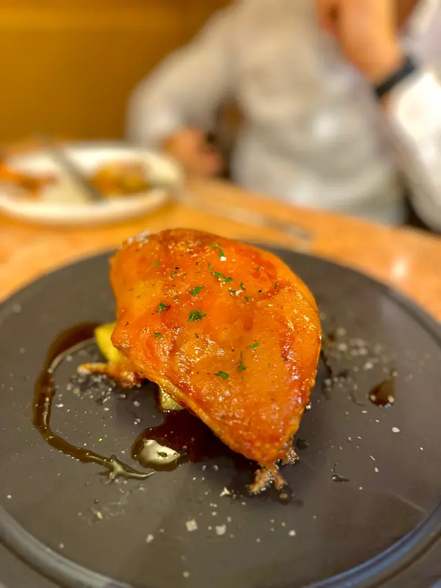 西班牙脆皮乳豬脾 配 青蘋果