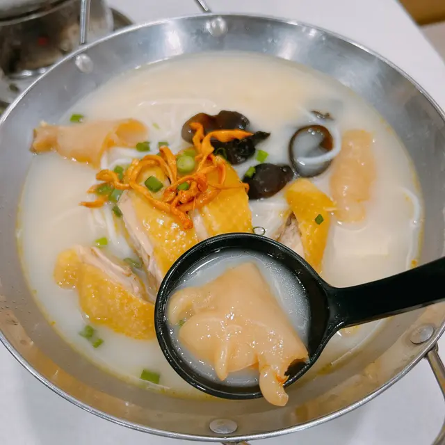 招牌花膠雞米線