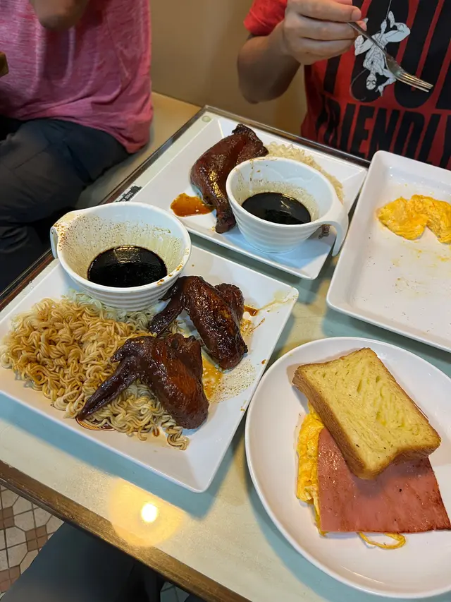 瑞士雞全翼撈公仔麵