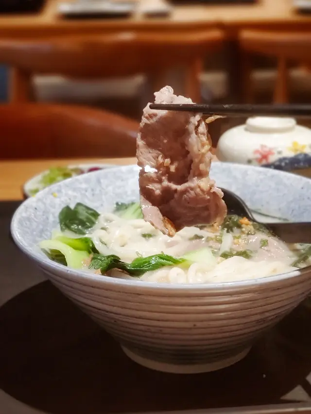 豚骨湯牛肉烏冬定食