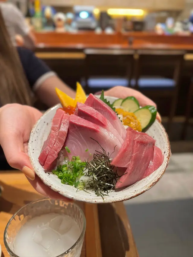 鮮吞拿魚海膽丼