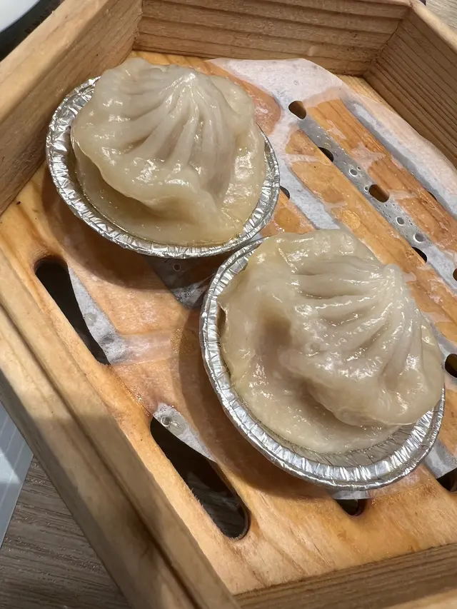 嚟到已經穿晒嘅小籠包