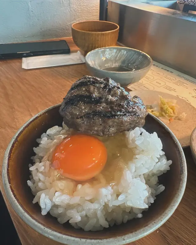  挽肉と米套餐