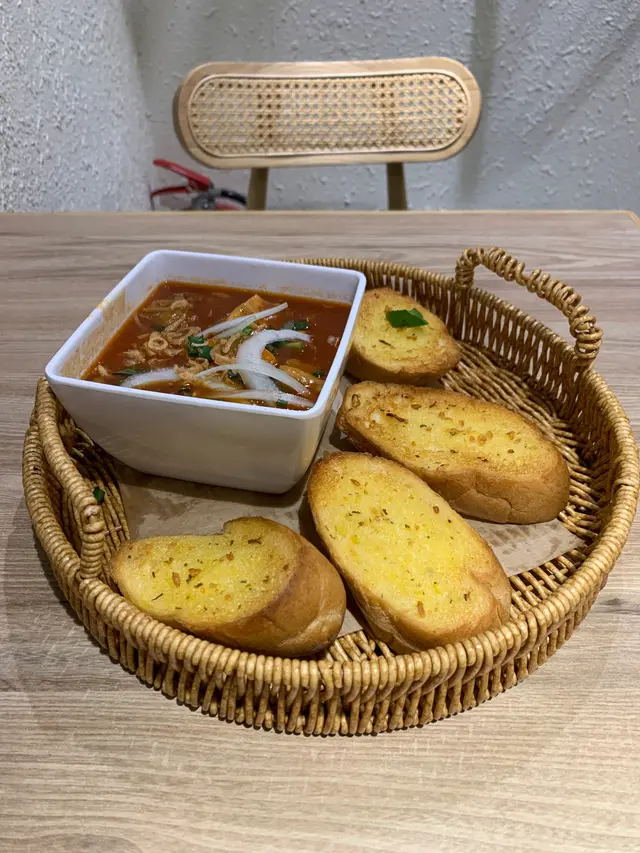 順化蕃茄牛腩配法包