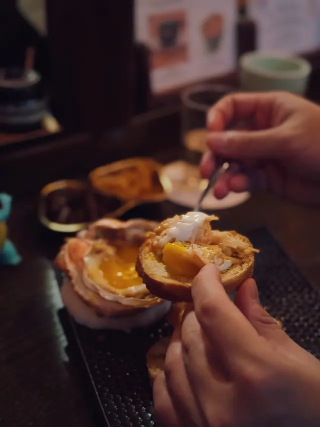 濃郁蟹膏同大量蟹肉🦀鮮味大足
再加上蛋黃增添順滑 放上香脆多士
次次食完都幸福到要流眼淚😭