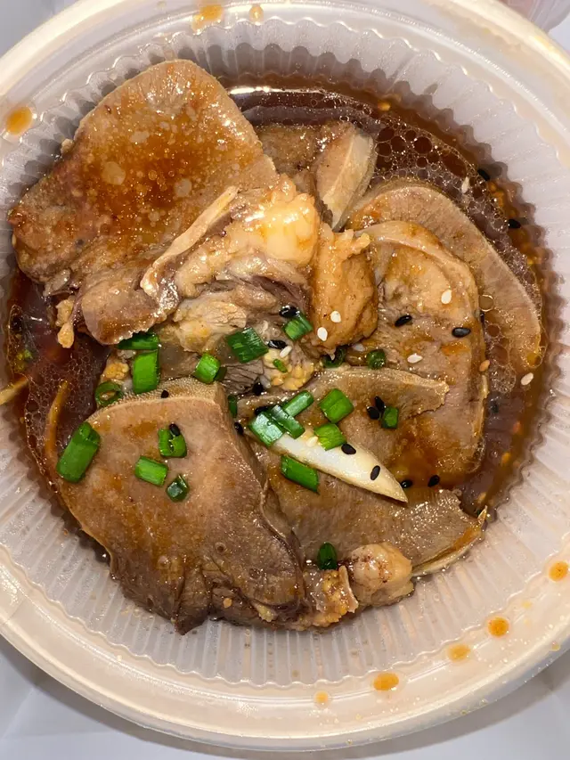 蘭王醬油漬牛舌丼賣相
根本就係將啲醬油淋喺牛脷上面
牛脷完全唔入味