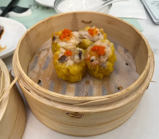 燒賣有大大粒蝦肉，餡料充足，味道也鮮甜爽口