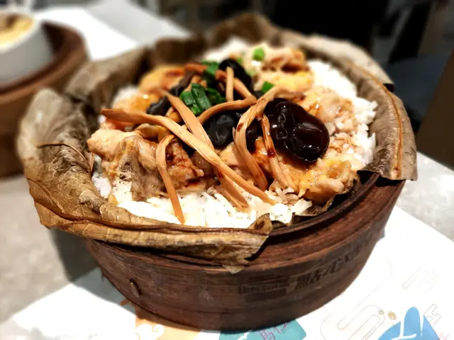 籠仔金針雲耳雞飯