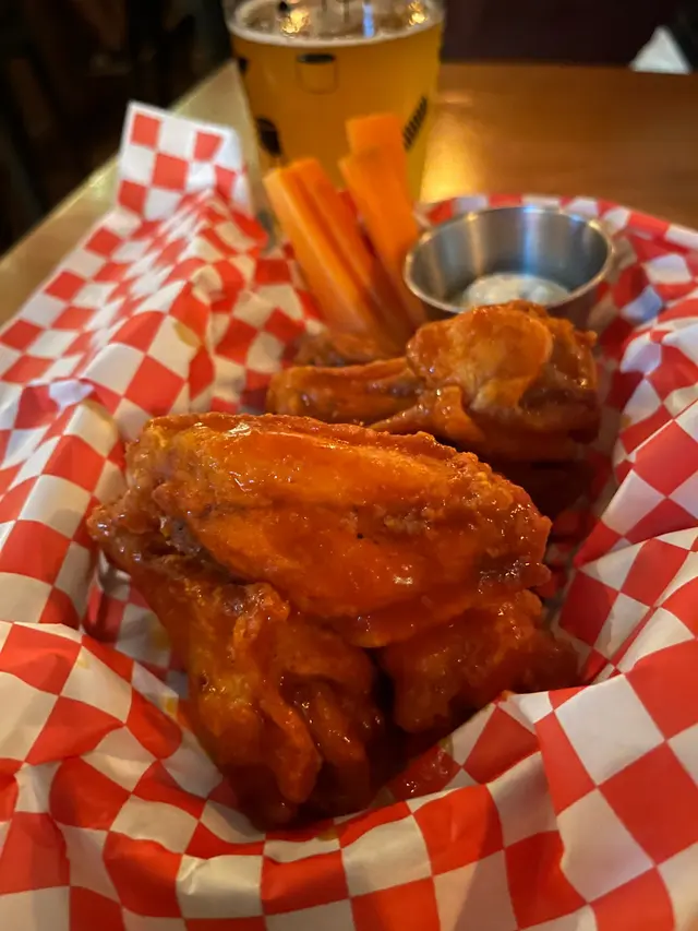 GRACELAND HOT WINGS