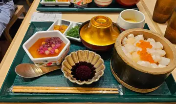 三文魚籽貝柱竹筒飯