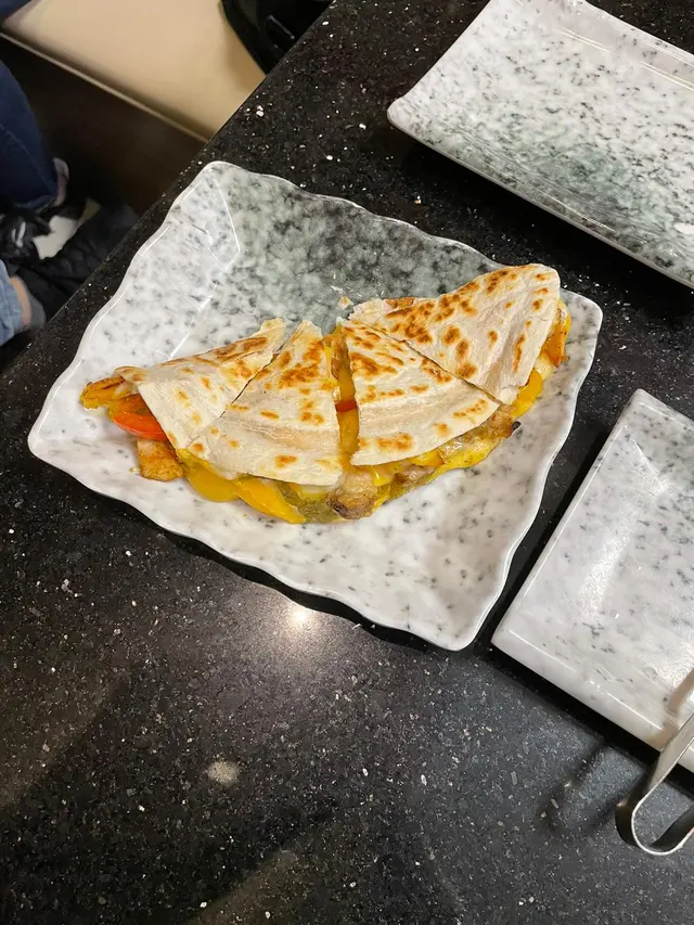 墨西哥薄餅芝士雞肉