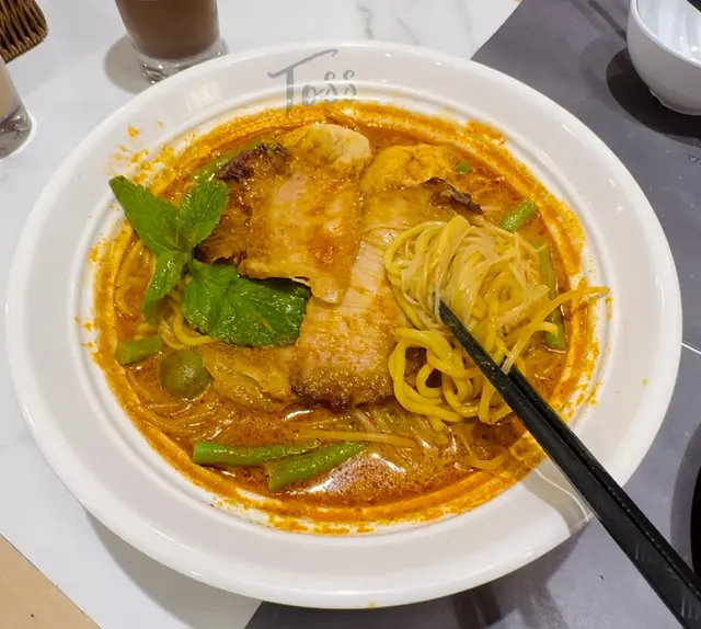 椰香咖喱豬頸肉叻沙配渗滲