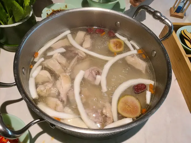 原味椰子雞鍋(半隻)