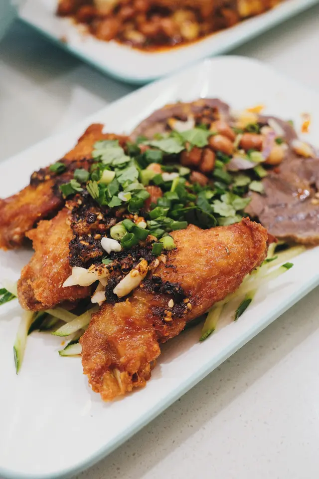 麻辣牛𦟌拼雞翼