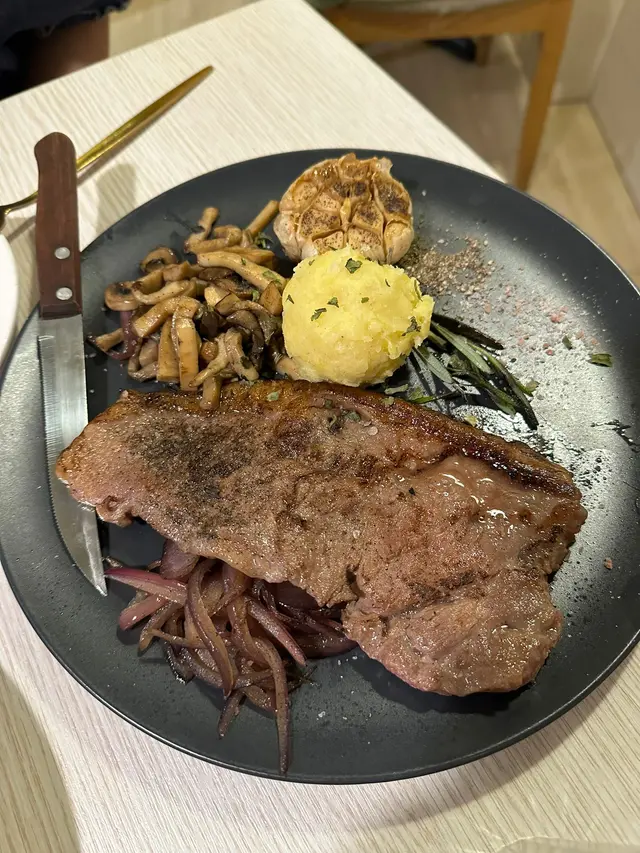 法式焦糖洋蔥燒西冷扒