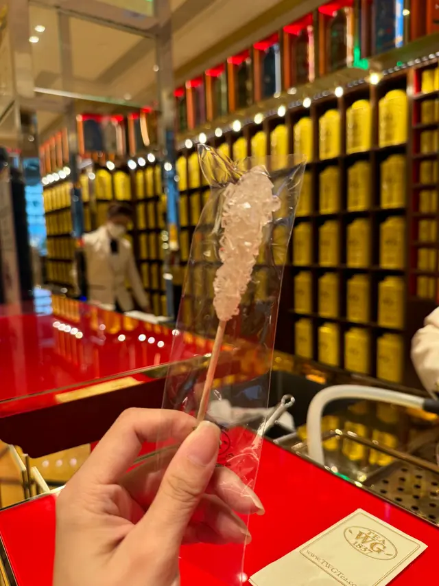 點茶外帶 就會附送一枝小棒棒糖