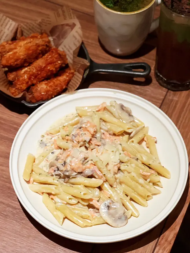 鮮忌廉野菌煙三文魚長通粉