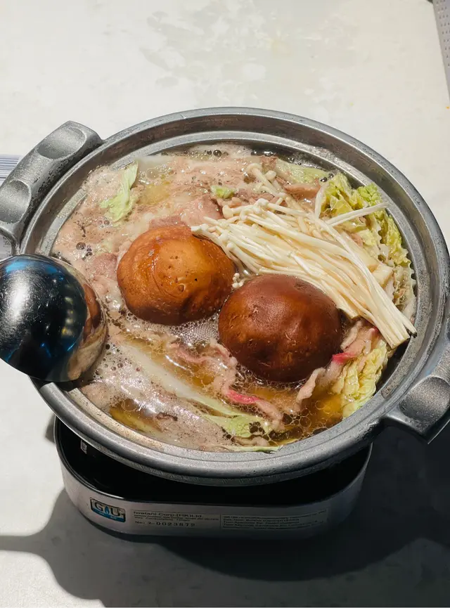 千層牛肉醬油鍋配白飯