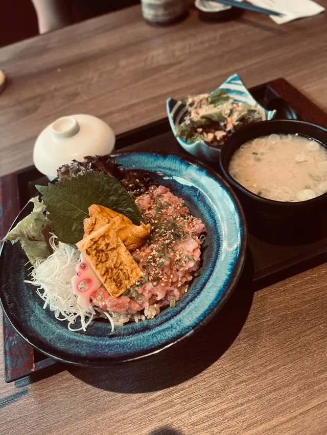 蔥吞拿魚腩海膽丼定食