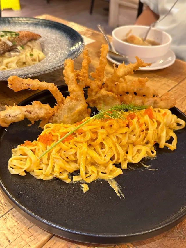 軟殼蟹配海膽忌廉汁鮮製意粉  