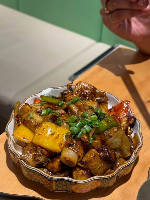 已經是第二次再點這份!香濃的XO醬 配上滑流的腸粉
和香煎微焦的鵝肝 非常惹味 他的濃鹹度 送酒一流