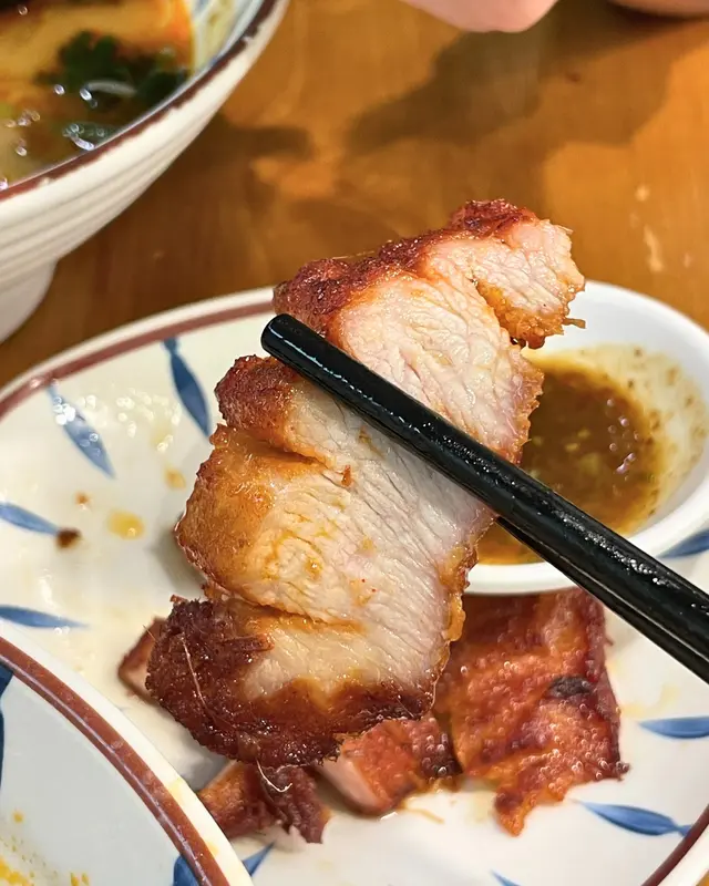 炭燒豬頸肉米線
