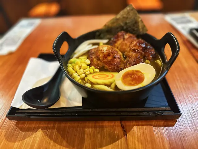 香煎雞扒咖哩湯烏冬麵