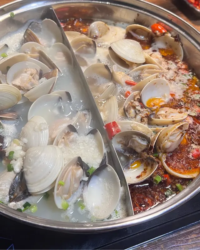 蜆肉好多,海量蒜蓉,但湯底唔夠味