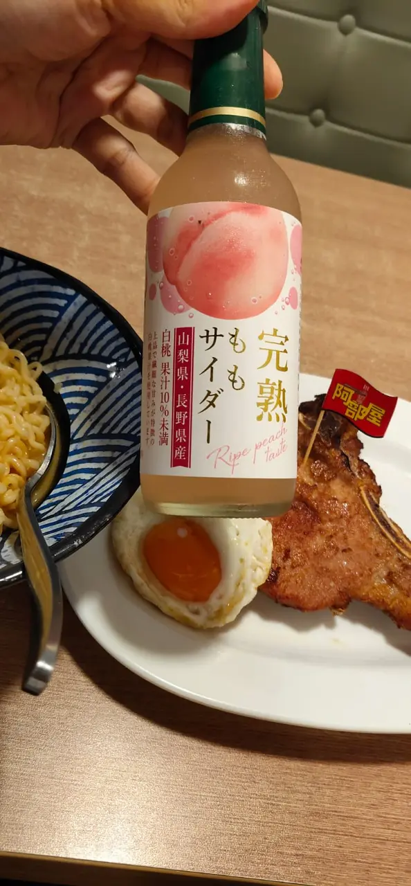 厚切豬扒煎蛋配韓國金拉面