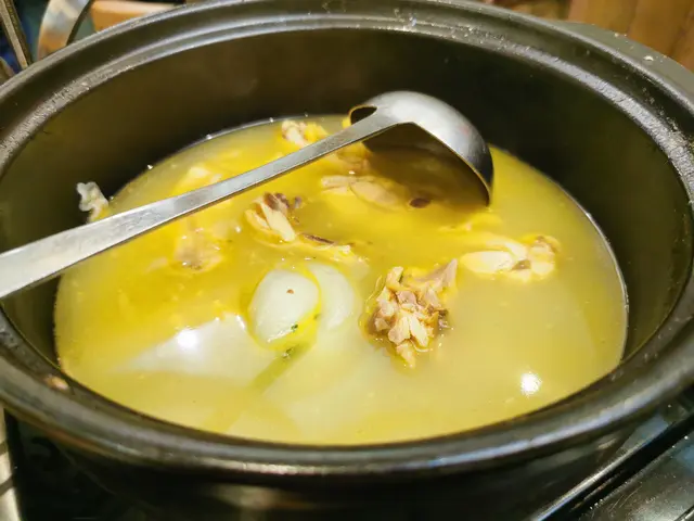 菜膽雲吞雞湯