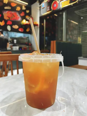 一桶水果香柠茶