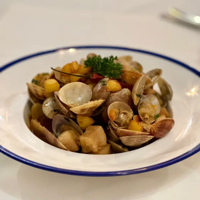 炒豬肉配葡蜆伴馬鈴薯