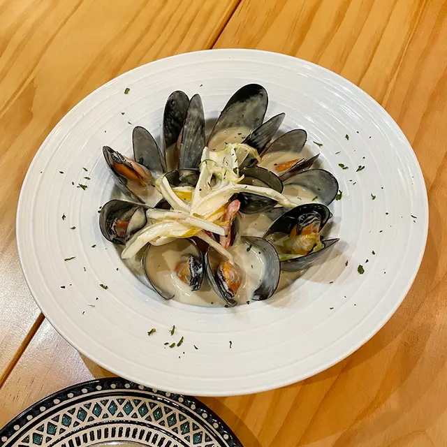 白酒忌廉煮藍青口