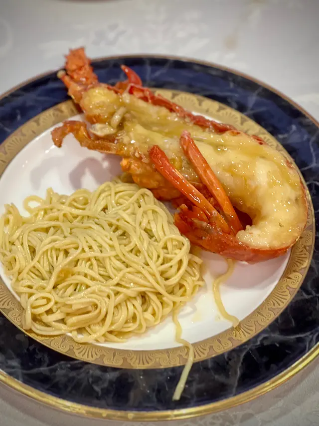 上湯焗開邊西澳洲龍蝦配伊麵