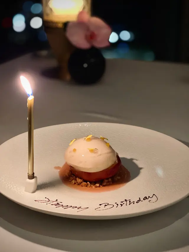 香烤法國香桃配蜜糖燕麥酥及白桃雪葩