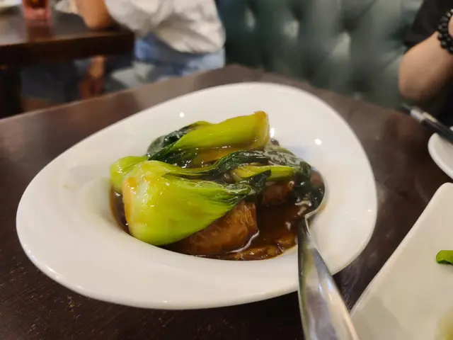 紅燒獅子頭,圓碌碌好大粒,味道濃厚,配飯配銀絲卷一流。